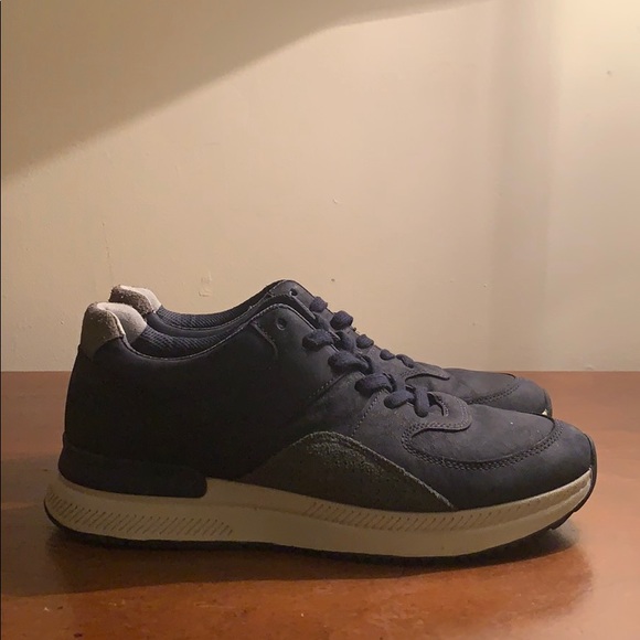 Navy Tread by Everlane sneakers - Picture 4 of 6